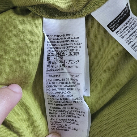 Levi's Butterflies🦋 Graphic Tee👕 - NWT - Picture 10 of 15